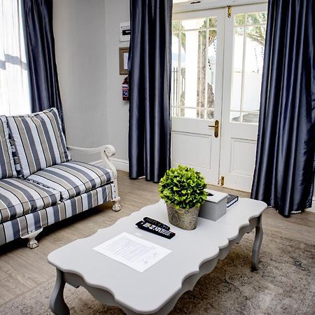 French Karoo Guesthouse ボーフォート・ウェスト エクステリア 写真