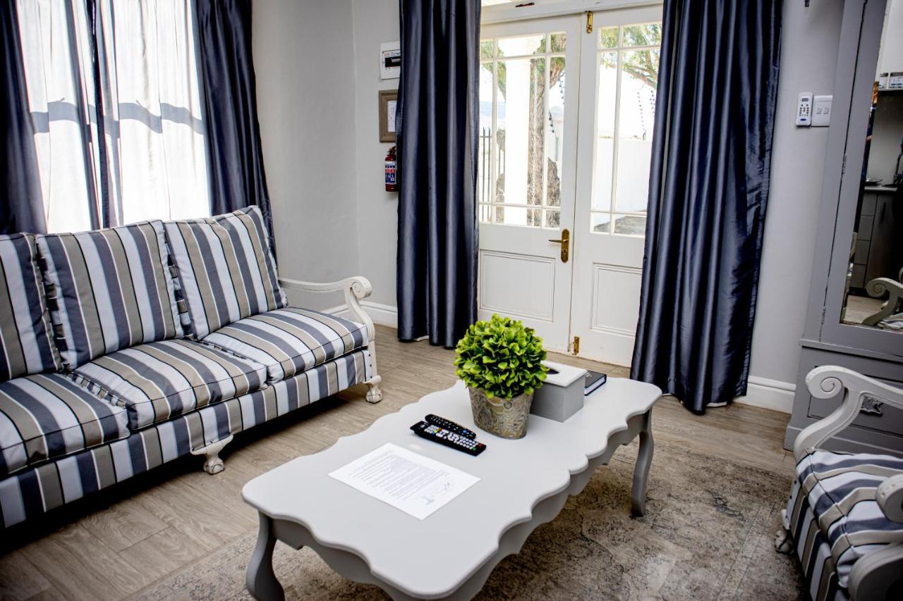 French Karoo Guesthouse ボーフォート・ウェスト エクステリア 写真