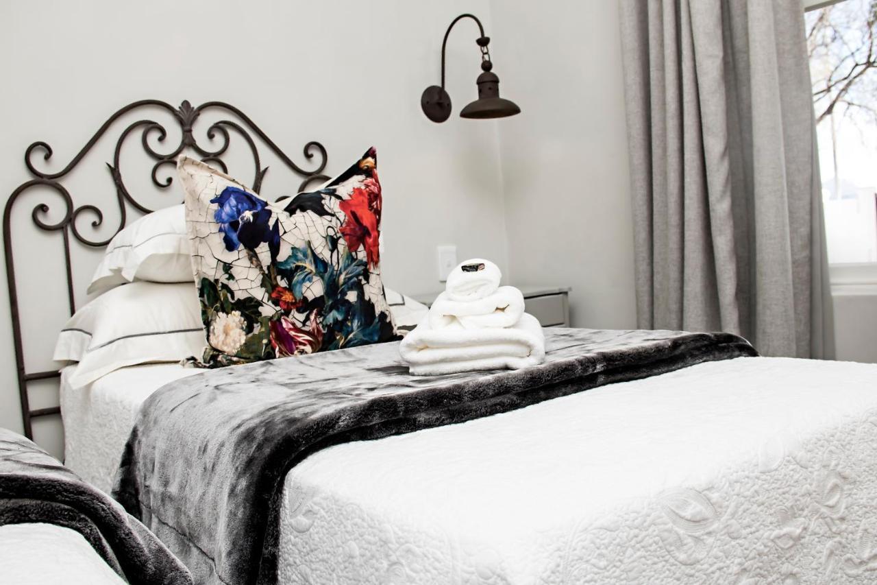 French Karoo Guesthouse ボーフォート・ウェスト エクステリア 写真